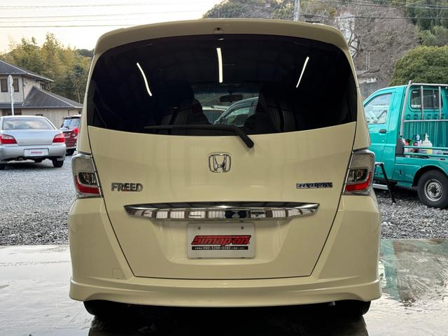 フリードハイブリッド ジャストセレクション　ＳＤナビ／ＴＶ／ＤＶＤ再生／Ｂｌｕｅｔｏｏｔｈオーディオ／バックカメラ／無限グリル／マット／スマートキー／（3枚目）