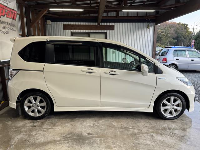 フリードハイブリッド ジャストセレクション　ＳＤナビ／ＴＶ／ＤＶＤ再生／Ｂｌｕｅｔｏｏｔｈオーディオ／バックカメラ／無限グリル／マット／スマートキー／（4枚目）