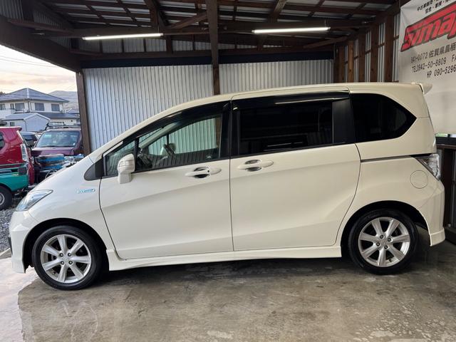 フリードハイブリッド ジャストセレクション　ＳＤナビ／ＴＶ／ＤＶＤ再生／Ｂｌｕｅｔｏｏｔｈオーディオ／バックカメラ／無限グリル／マット／スマートキー／（5枚目）