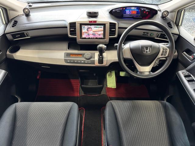 フリードハイブリッド ジャストセレクション　ＳＤナビ／ＴＶ／ＤＶＤ再生／Ｂｌｕｅｔｏｏｔｈオーディオ／バックカメラ／無限グリル／マット／スマートキー／（9枚目）