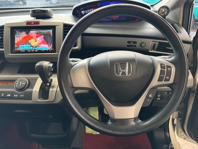 フリードハイブリッド ジャストセレクション　ＳＤナビ／ＴＶ／ＤＶＤ再生／Ｂｌｕｅｔｏｏｔｈオーディオ／バックカメラ／無限グリル／マット／スマートキー／（10枚目）