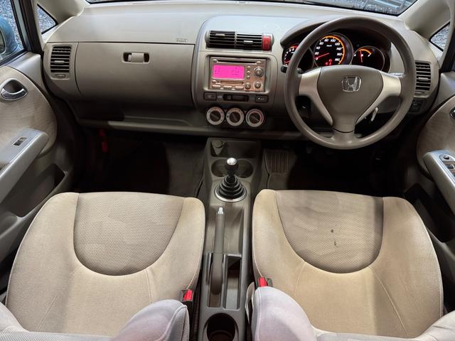 フィット １．５Ａ　５速ＭＴ／キーレス／ＣＤオーディオ／（9枚目）