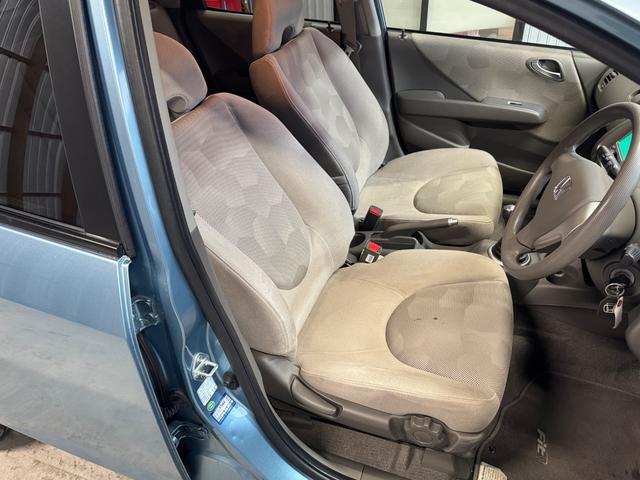 フィット １．５Ａ　５速ＭＴ／キーレス／ＣＤオーディオ／（14枚目）