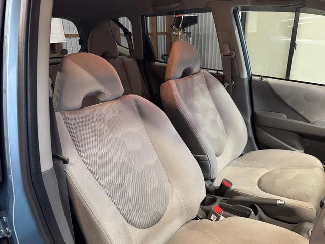 フィット １．５Ａ　５速ＭＴ／キーレス／ＣＤオーディオ／（15枚目）