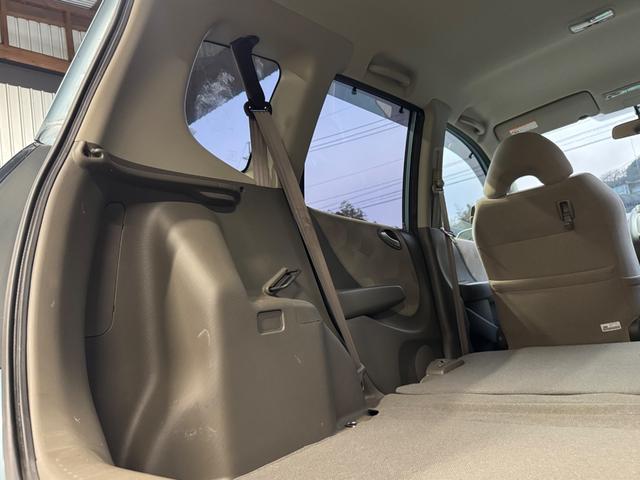 フィット １．５Ａ　５速ＭＴ／キーレス／ＣＤオーディオ／（23枚目）