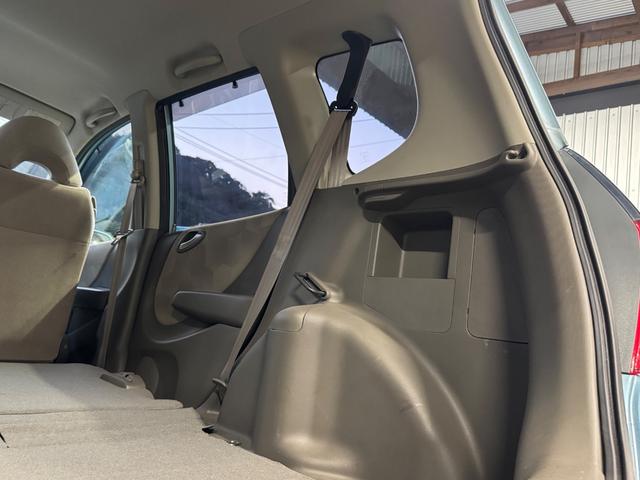 フィット １．５Ａ　５速ＭＴ／キーレス／ＣＤオーディオ／（24枚目）