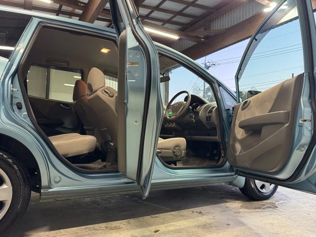 フィット １．５Ａ　５速ＭＴ／キーレス／ＣＤオーディオ／（37枚目）