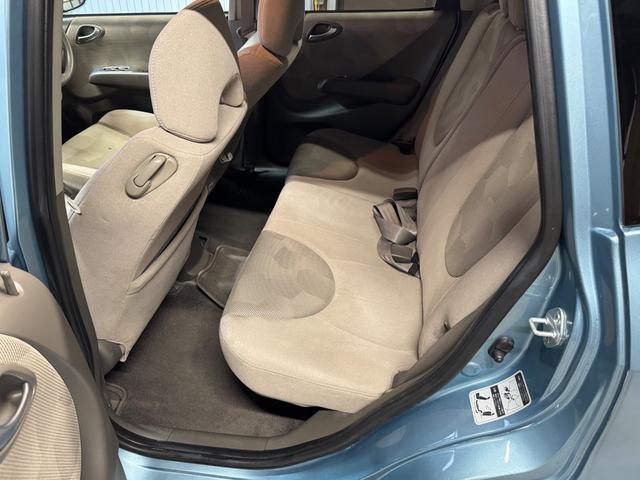 フィット １．５Ａ　５速ＭＴ／キーレス／ＣＤオーディオ／（39枚目）