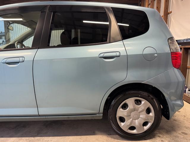 フィット １．５Ａ　５速ＭＴ／キーレス／ＣＤオーディオ／（57枚目）