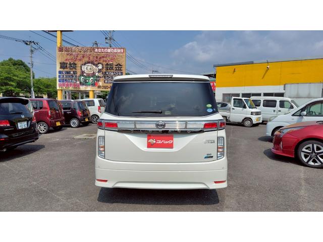 エルグランド ３５０ハイウェイスターアーバンクロム　ＥＴＣ　全周囲カメラ　ナビ　ＴＶ　クリアランスソナー　両側電動スライドドア　ＨＩＤ　電動リアゲート　スマートキー　電動格納ミラー　３列シート　ＣＶＴ　アルミホイール　ＣＤ　ミュージックプレイヤー接続可（17枚目）