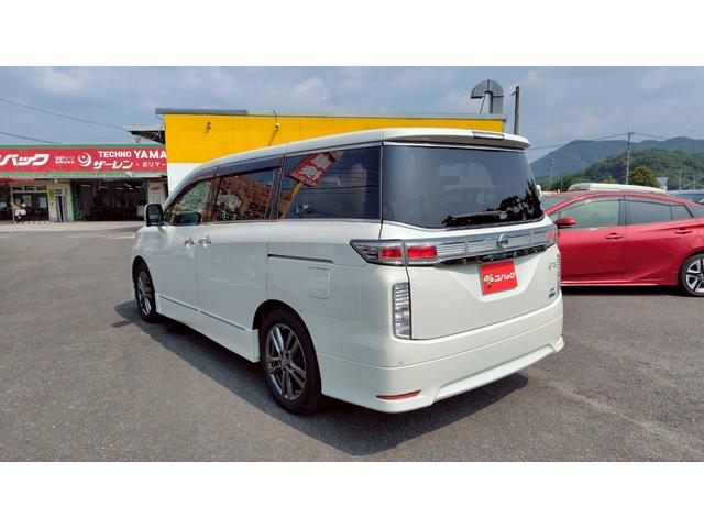 エルグランド ３５０ハイウェイスターアーバンクロム　ＥＴＣ　全周囲カメラ　ナビ　ＴＶ　クリアランスソナー　両側電動スライドドア　ＨＩＤ　電動リアゲート　スマートキー　電動格納ミラー　３列シート　ＣＶＴ　アルミホイール　ＣＤ　ミュージックプレイヤー接続可（18枚目）