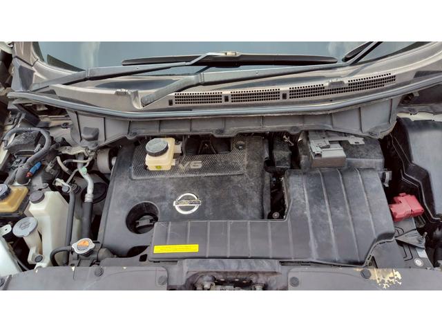 エルグランド ３５０ハイウェイスターアーバンクロム　ＥＴＣ　全周囲カメラ　ナビ　ＴＶ　クリアランスソナー　両側電動スライドドア　ＨＩＤ　電動リアゲート　スマートキー　電動格納ミラー　３列シート　ＣＶＴ　アルミホイール　ＣＤ　ミュージックプレイヤー接続可（21枚目）