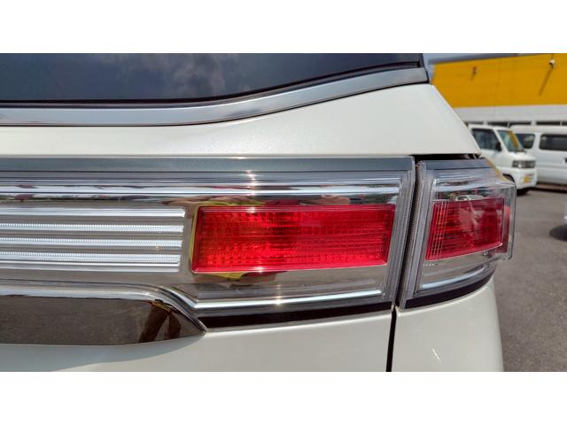 エルグランド ３５０ハイウェイスターアーバンクロム　ＥＴＣ　全周囲カメラ　ナビ　ＴＶ　クリアランスソナー　両側電動スライドドア　ＨＩＤ　電動リアゲート　スマートキー　電動格納ミラー　３列シート　ＣＶＴ　アルミホイール　ＣＤ　ミュージックプレイヤー接続可（28枚目）