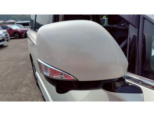 エルグランド ３５０ハイウェイスターアーバンクロム　ＥＴＣ　全周囲カメラ　ナビ　ＴＶ　クリアランスソナー　両側電動スライドドア　ＨＩＤ　電動リアゲート　スマートキー　電動格納ミラー　３列シート　ＣＶＴ　アルミホイール　ＣＤ　ミュージックプレイヤー接続可（30枚目）
