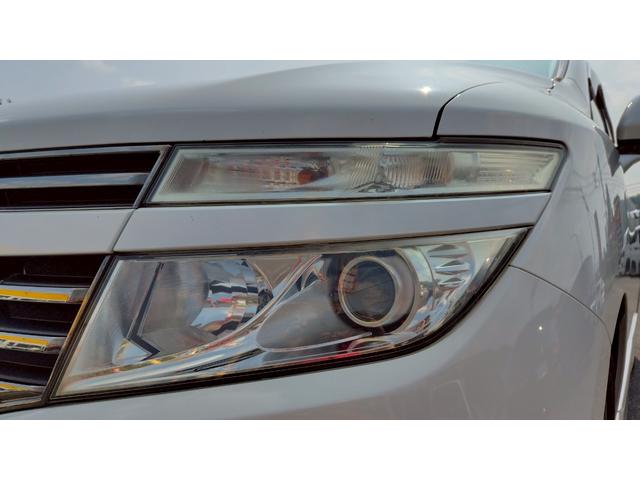 エルグランド ３５０ハイウェイスターアーバンクロム　ＥＴＣ　全周囲カメラ　ナビ　ＴＶ　クリアランスソナー　両側電動スライドドア　ＨＩＤ　電動リアゲート　スマートキー　電動格納ミラー　３列シート　ＣＶＴ　アルミホイール　ＣＤ　ミュージックプレイヤー接続可（79枚目）