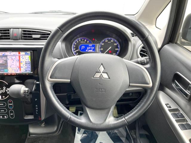 G 禁煙車 SDナビ フルセグ バックカメラ Bluetooth接続 タッチパネル式オートエアコン スマートキー HIDヘッドライト アイドリングストップ プライバシーガラス DVD再生(14枚目)