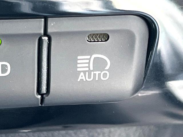 プリウス Ａ　ＳＤナビ　バックカメラ　衝突被害軽減システム　レーダークルーズ　禁煙車　ドラレコ　スマートキー　ＬＥＤヘッド　ビルトインＥＴＣ　車線逸脱警報　オートライト　オートエアコン　Ｂｌｕｅｔｏｏｔｈ　ＣＤ（33枚目）