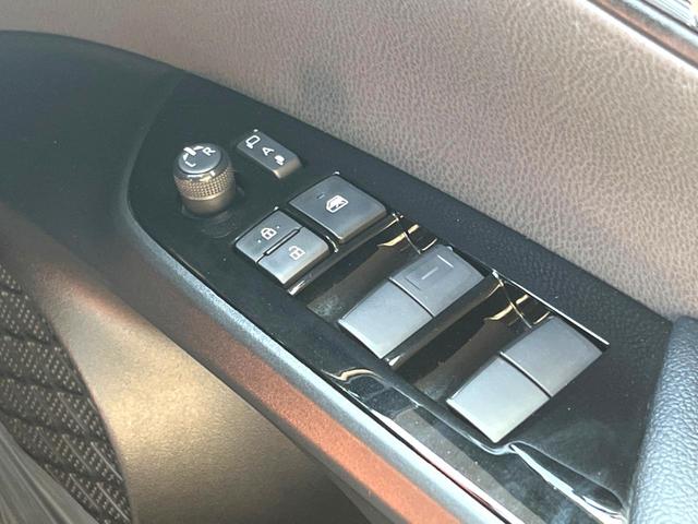 プリウス Ａツーリングセレクション　フルエアロ　パノラミックビューモニ　禁煙車　レザー調シート　　ドラレコ　コーナーセンサー　スマートキー　ＬＥＤヘッド　ＥＴＣ　クルコン　車線逸脱警報　オートライト　オートエアコン（31枚目）