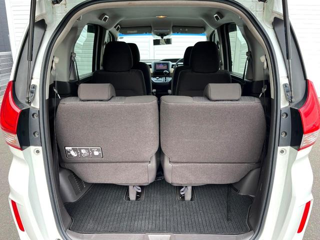 フリード G 両側電動ドア バックカメラ スマートキー ビルトインETC オートエアコン Bluetooth CD DVD再生 地デジ 横滑り防止装置 電動格納ミラー アイドリングストップ ドアバイザー(11枚目)