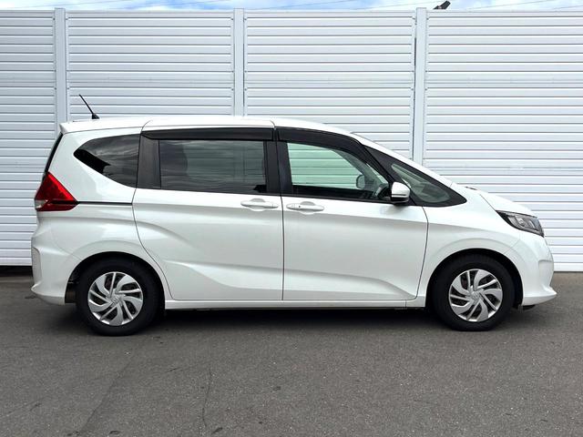 フリード G 両側電動ドア バックカメラ スマートキー ビルトインETC オートエアコン Bluetooth CD DVD再生 地デジ 横滑り防止装置 電動格納ミラー アイドリングストップ ドアバイザー(37枚目)