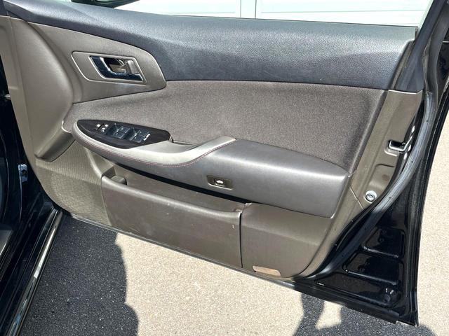 クラウン アスリート 純正ナビ バックカメラ HIDヘッド パワーシート ビルトインETC クルーズコントロール オートライト デュアルエアコン 純正18インチアルミ CD DVD再生 フルセグTV(41枚目)