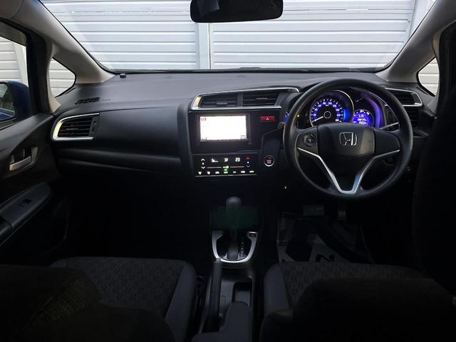 フィット 13G・Lパッケージ 禁煙車 スマートキー ビルトインETC オートライト オートエアコン Bluetooth CD DVD再生 地デジ バックカメラ 横滑り防止装置 電動格納ミラー ドアバイザー パワーウインドウ(2枚目)