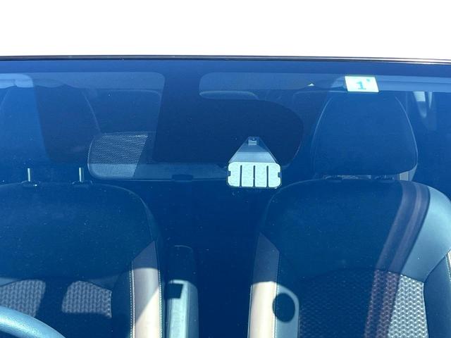 ノート ｅ－パワー　メダリスト　純正ＳＤナビ　衝突被害軽減システム　禁煙車　ハーフレザーシート　スマートキー　オートライト　オートエアコン　純正１５インチアルミ　Ｂｌｕｅｔｏｏｔｈ　ＣＤ　ＤＶＤ再生　フルセグ（5枚目）