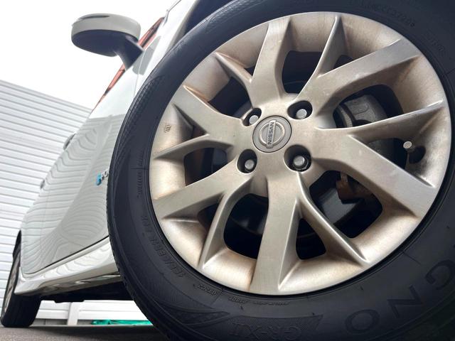 ノート ｅ－パワー　メダリスト　純正ＳＤナビ　衝突被害軽減システム　禁煙車　ハーフレザーシート　スマートキー　オートライト　オートエアコン　純正１５インチアルミ　Ｂｌｕｅｔｏｏｔｈ　ＣＤ　ＤＶＤ再生　フルセグ（13枚目）