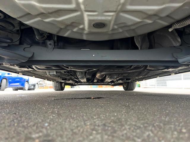 ノート ｅ－パワー　メダリスト　純正ＳＤナビ　衝突被害軽減システム　禁煙車　ハーフレザーシート　スマートキー　オートライト　オートエアコン　純正１５インチアルミ　Ｂｌｕｅｔｏｏｔｈ　ＣＤ　ＤＶＤ再生　フルセグ（19枚目）