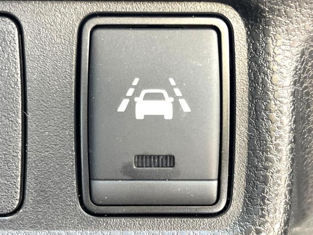 ノート ｅ－パワー　メダリスト　純正ＳＤナビ　衝突被害軽減システム　禁煙車　ハーフレザーシート　スマートキー　オートライト　オートエアコン　純正１５インチアルミ　Ｂｌｕｅｔｏｏｔｈ　ＣＤ　ＤＶＤ再生　フルセグ（26枚目）