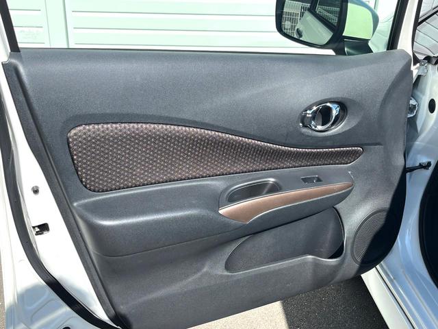 ノート ｅ－パワー　メダリスト　純正ＳＤナビ　衝突被害軽減システム　禁煙車　ハーフレザーシート　スマートキー　オートライト　オートエアコン　純正１５インチアルミ　Ｂｌｕｅｔｏｏｔｈ　ＣＤ　ＤＶＤ再生　フルセグ（42枚目）