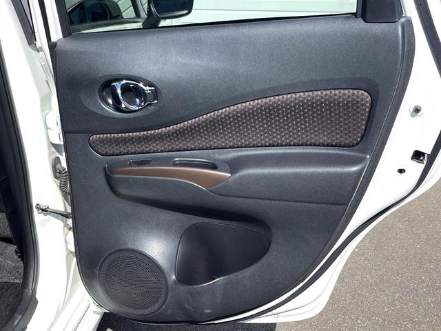 ノート ｅ－パワー　メダリスト　純正ＳＤナビ　衝突被害軽減システム　禁煙車　ハーフレザーシート　スマートキー　オートライト　オートエアコン　純正１５インチアルミ　Ｂｌｕｅｔｏｏｔｈ　ＣＤ　ＤＶＤ再生　フルセグ（44枚目）