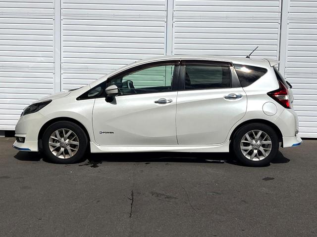 ノート ｅ－パワー　メダリスト　純正ＳＤナビ　衝突被害軽減システム　禁煙車　ハーフレザーシート　スマートキー　オートライト　オートエアコン　純正１５インチアルミ　Ｂｌｕｅｔｏｏｔｈ　ＣＤ　ＤＶＤ再生　フルセグ（45枚目）