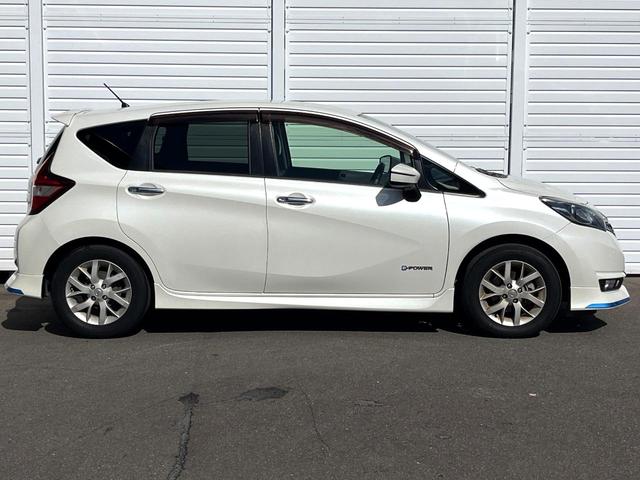 ノート ｅ－パワー　メダリスト　純正ＳＤナビ　衝突被害軽減システム　禁煙車　ハーフレザーシート　スマートキー　オートライト　オートエアコン　純正１５インチアルミ　Ｂｌｕｅｔｏｏｔｈ　ＣＤ　ＤＶＤ再生　フルセグ（46枚目）