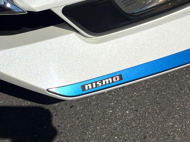 ノート ｅ－パワー　メダリスト　純正ＳＤナビ　衝突被害軽減システム　禁煙車　ハーフレザーシート　スマートキー　オートライト　オートエアコン　純正１５インチアルミ　Ｂｌｕｅｔｏｏｔｈ　ＣＤ　ＤＶＤ再生　フルセグ（50枚目）