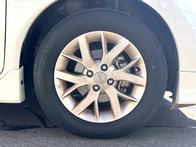 ノート ｅ－パワー　メダリスト　純正ＳＤナビ　衝突被害軽減システム　禁煙車　ハーフレザーシート　スマートキー　オートライト　オートエアコン　純正１５インチアルミ　Ｂｌｕｅｔｏｏｔｈ　ＣＤ　ＤＶＤ再生　フルセグ（51枚目）