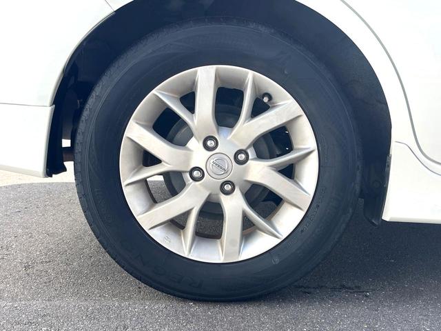 ノート ｅ－パワー　メダリスト　純正ＳＤナビ　衝突被害軽減システム　禁煙車　ハーフレザーシート　スマートキー　オートライト　オートエアコン　純正１５インチアルミ　Ｂｌｕｅｔｏｏｔｈ　ＣＤ　ＤＶＤ再生　フルセグ（52枚目）