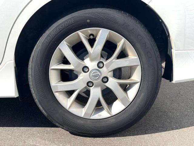 ノート ｅ－パワー　メダリスト　純正ＳＤナビ　衝突被害軽減システム　禁煙車　ハーフレザーシート　スマートキー　オートライト　オートエアコン　純正１５インチアルミ　Ｂｌｕｅｔｏｏｔｈ　ＣＤ　ＤＶＤ再生　フルセグ（53枚目）