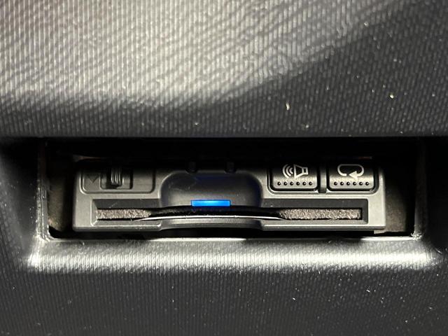 アクア Sスタイルブラック SDナビ バックカメラ 衝突被害軽減システム コーナーセンサー ETC 車線逸脱警報 オートライト オートエアコン Bluetooth CD DVD再生 フルセグ 電動格納ミラー(7枚目)