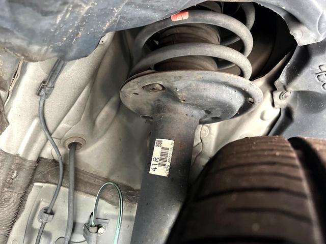 アクア Sスタイルブラック SDナビ バックカメラ 衝突被害軽減システム コーナーセンサー ETC 車線逸脱警報 オートライト オートエアコン Bluetooth CD DVD再生 フルセグ 電動格納ミラー(20枚目)