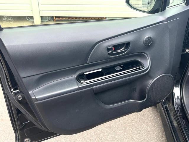 アクア Sスタイルブラック SDナビ バックカメラ 衝突被害軽減システム コーナーセンサー ETC 車線逸脱警報 オートライト オートエアコン Bluetooth CD DVD再生 フルセグ 電動格納ミラー(42枚目)