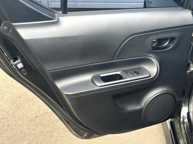 アクア Sスタイルブラック SDナビ バックカメラ 衝突被害軽減システム コーナーセンサー ETC 車線逸脱警報 オートライト オートエアコン Bluetooth CD DVD再生 フルセグ 電動格納ミラー(43枚目)