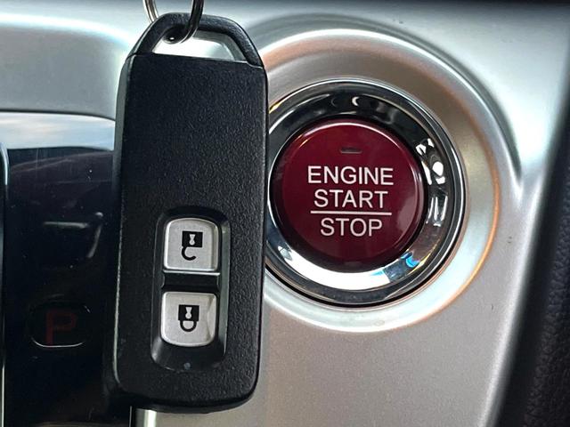 【Ｈｏｎｄａスマートキー】カバンやポケットに入れたままでもドアの施錠・解錠が可能なスマートキーを装備。エンジンのオン・オフ時もカギを取り出す必要が無いからとっても便利です♪