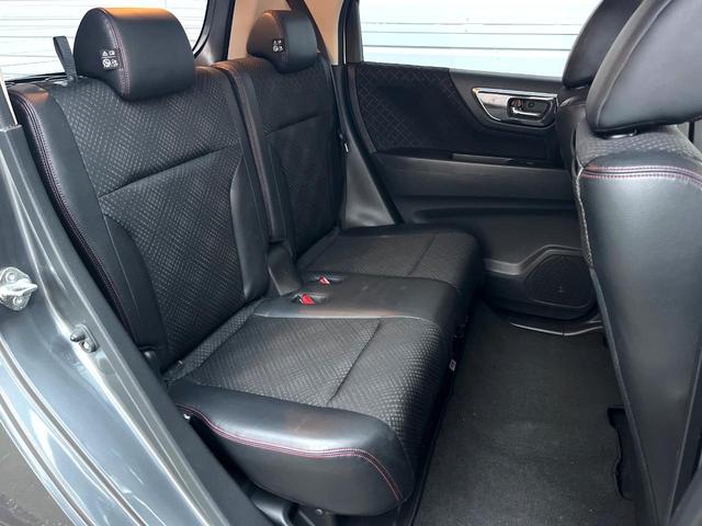 後部座席も気になるようなキズ・汚れやへたり等、大きなダメージはなく、良好な状態です。
