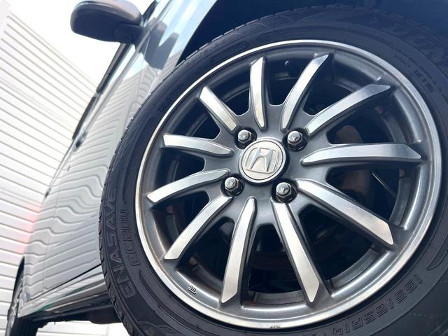 【純正１４インチアルミホイール】外観にマッチした純正アルミホイールを装着しております。各種社外アルミホイールや、スタッドレスタイヤも取扱いしております。是非ご相談ください♪