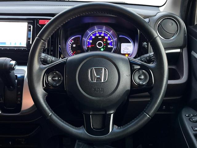 【ステアリングスイッチ】運転中、前方から目線をそらすことなく、オーディオ等の操作が可能な便利機能！安心＆快適なドライブを演出してくれます♪