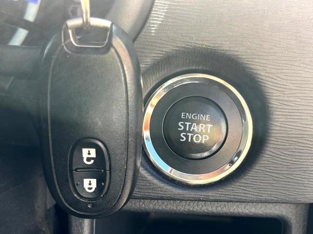 【キーレススタートシステム】カバンやポケットに入れたままでもドアの施錠・解錠が可能なスマートキーを装備。エンジンのオン・オフ時もカギを取り出す必要が無いからとっても便利です♪