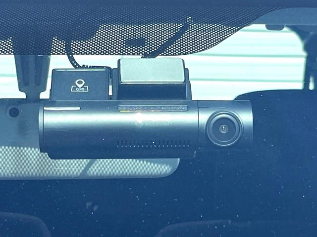 【ドライブレコーダー】安心・安全なカーライフに必須のドライブレコーダーを装備！走行中はもちろん、あおり運転や事故に遭遇した際の状況も映像で記録し、万一のリスクに備えます。