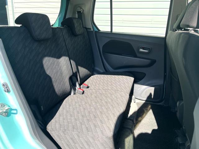 後部座席も気になるようなキズ・汚れやへたり等、大きなダメージはなく、良好な状態です。