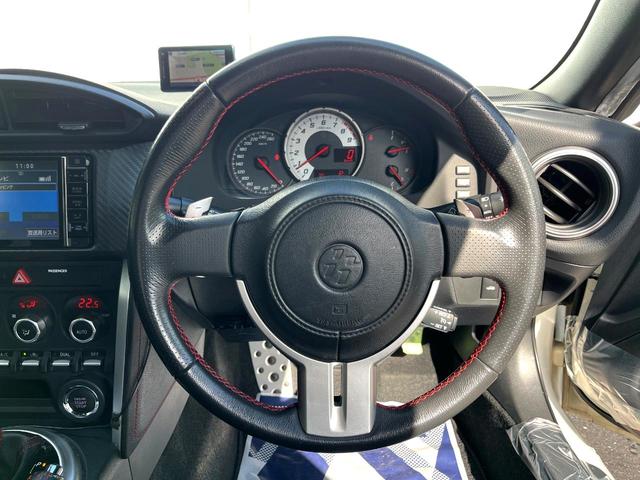 ８６ ＧＴ　バックカメラ　禁煙車　ドラレコ　スマートキー　ＨＩＤヘッド　ＥＴＣ　クルコン　純正１７インチアルミ　デュアルエアコン　Ｂｌｕｅｔｏｏｔｈ　ＣＤ　ＤＶＤ再生　フルセグ　パドルシフト（8枚目）